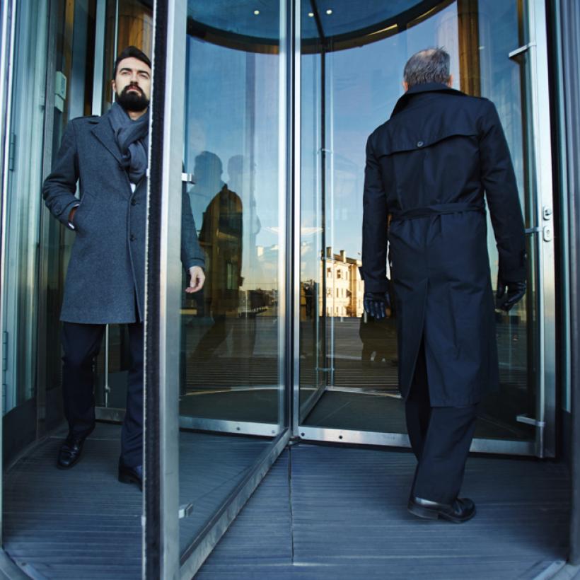 Draaideuren bij kabinetsmedewerkers: PVDA eist doorlichting en afkoelingsperiode