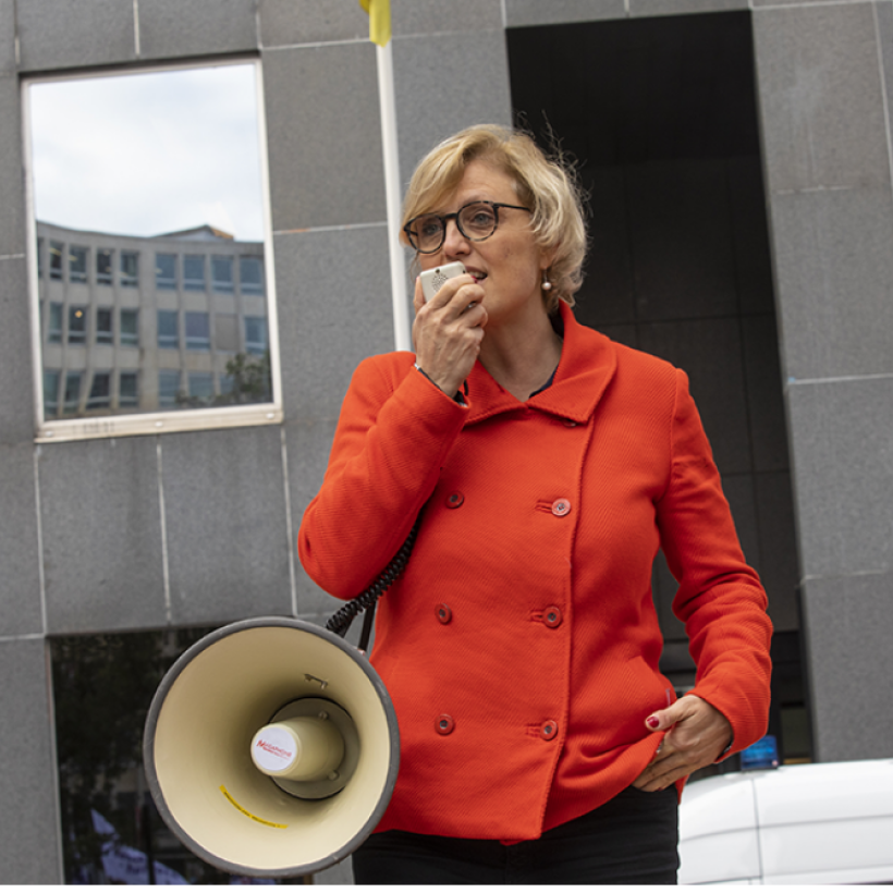 “Kraamafdelingen sluiten, verkorte ziekenhuisverblijven … Het plan van minister Vandenbroucke verbergt een nieuwe besparingsronde.”